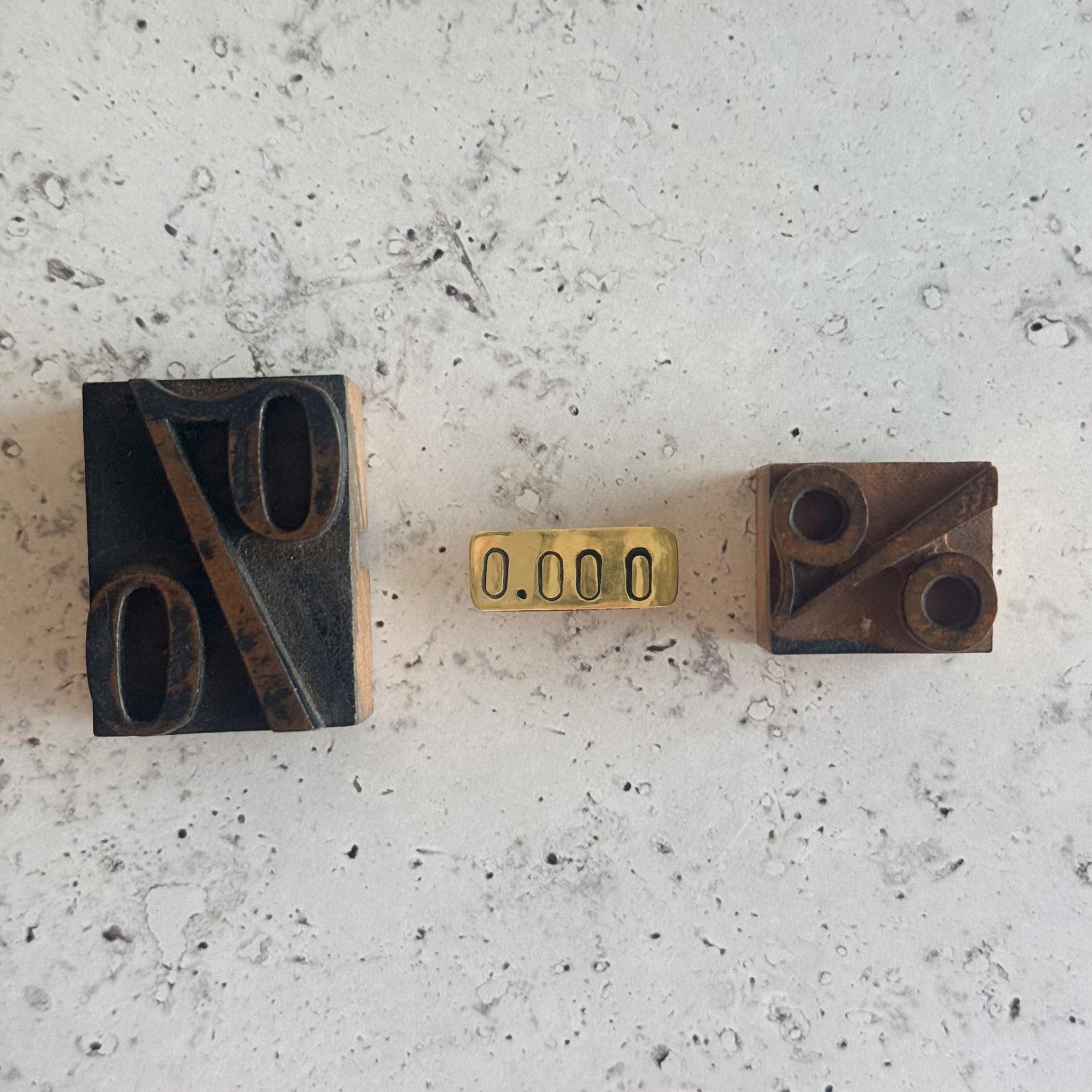 0.000ブローチ
